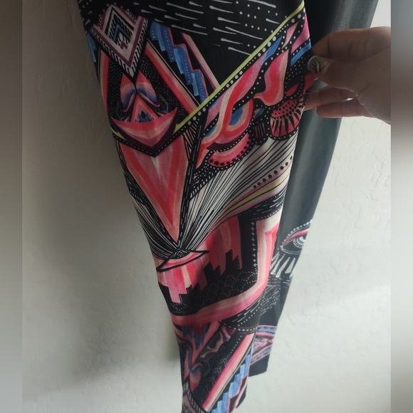 Onzie Flow black with geometric patterns active sports yoga leggings - Picture 6 of 11
